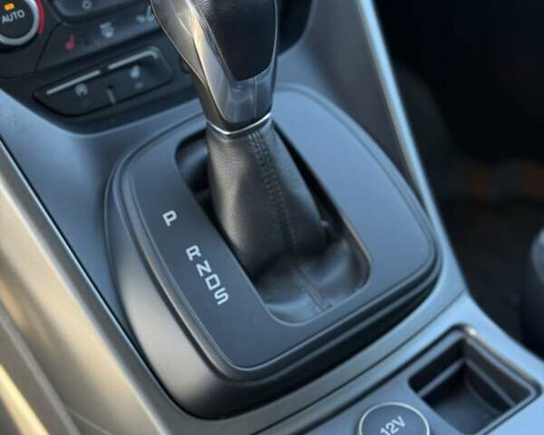 Білий Форд Куга, об'ємом двигуна 2 л та пробігом 98 тис. км за 18500 $, фото 16 на Automoto.ua