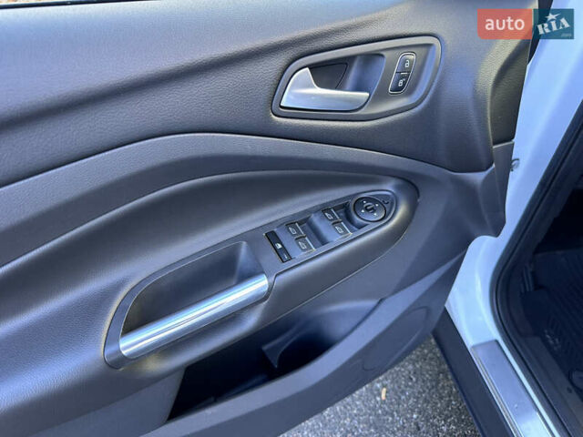 Белый Форд Куга, объемом двигателя 2 л и пробегом 155 тыс. км за 15700 $, фото 31 на Automoto.ua