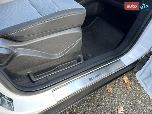 Белый Форд Куга, объемом двигателя 2 л и пробегом 155 тыс. км за 15700 $, фото 51 на Automoto.ua