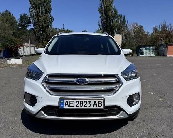 Белый Форд Куга, объемом двигателя 1.5 л и пробегом 91 тыс. км за 12500 $, фото 1 на Automoto.ua
