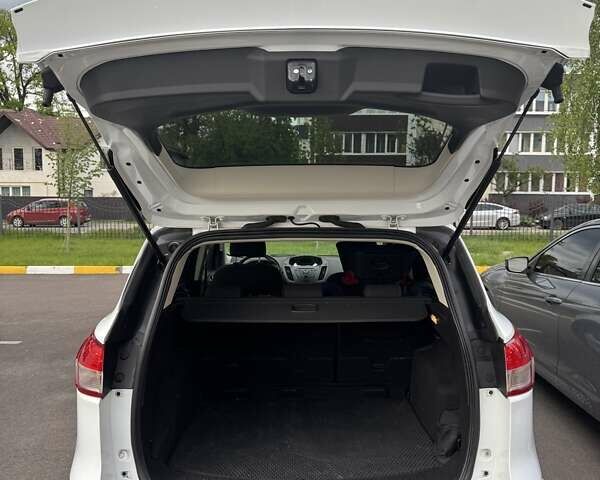 Білий Форд Куга, об'ємом двигуна 2 л та пробігом 86 тис. км за 16500 $, фото 16 на Automoto.ua