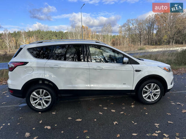 Белый Форд Куга, объемом двигателя 2 л и пробегом 155 тыс. км за 15700 $, фото 28 на Automoto.ua