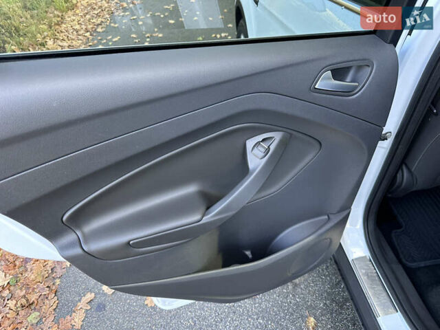 Белый Форд Куга, объемом двигателя 2 л и пробегом 155 тыс. км за 15700 $, фото 66 на Automoto.ua