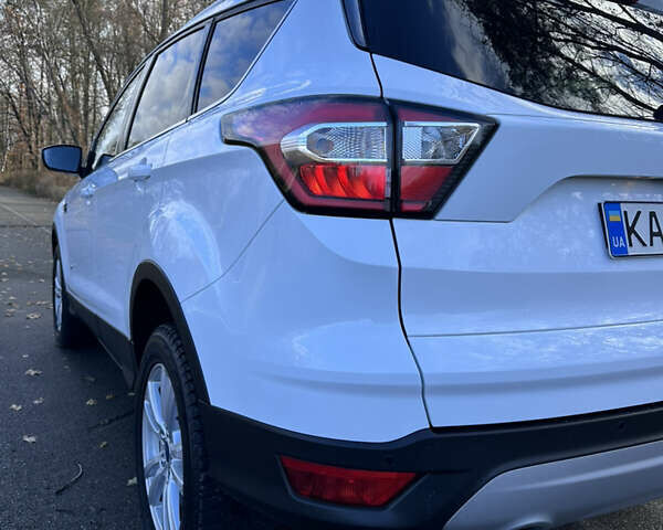 Белый Форд Куга, объемом двигателя 2 л и пробегом 155 тыс. км за 15700 $, фото 15 на Automoto.ua