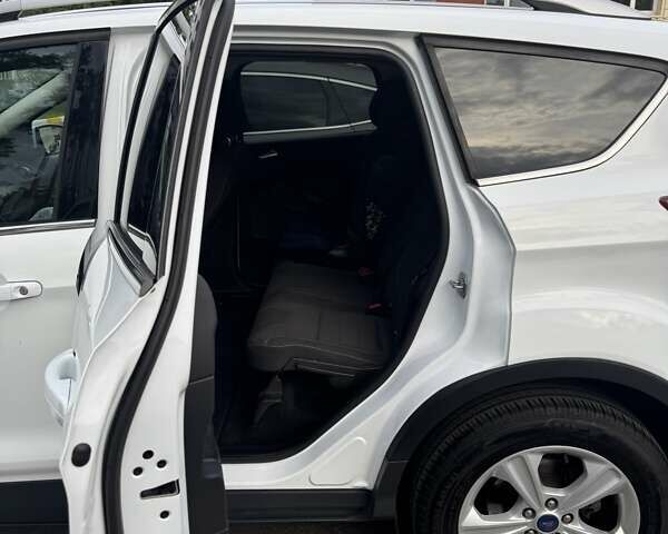 Білий Форд Куга, об'ємом двигуна 2 л та пробігом 86 тис. км за 16500 $, фото 29 на Automoto.ua