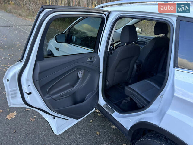 Белый Форд Куга, объемом двигателя 2 л и пробегом 155 тыс. км за 15700 $, фото 64 на Automoto.ua