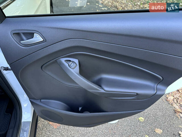 Белый Форд Куга, объемом двигателя 2 л и пробегом 155 тыс. км за 15700 $, фото 58 на Automoto.ua