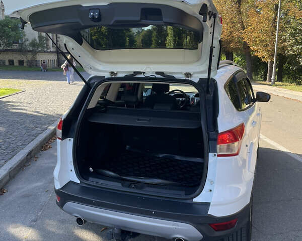 Белый Форд Куга, объемом двигателя 2 л и пробегом 119 тыс. км за 17300 $, фото 10 на Automoto.ua