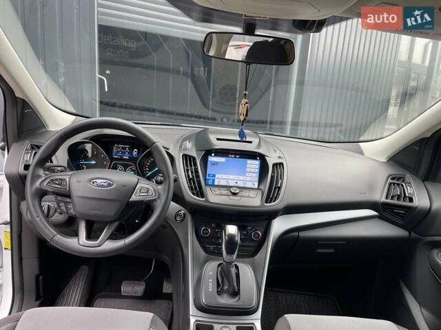 Белый Форд Куга, объемом двигателя 2 л и пробегом 133 тыс. км за 16900 $, фото 9 на Automoto.ua