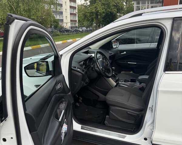 Білий Форд Куга, об'ємом двигуна 2 л та пробігом 86 тис. км за 16500 $, фото 28 на Automoto.ua