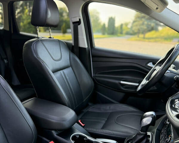 Белый Форд Куга, объемом двигателя 2 л и пробегом 209 тыс. км за 16200 $, фото 71 на Automoto.ua