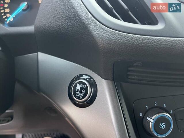 Белый Форд Куга, объемом двигателя 1.5 л и пробегом 205 тыс. км за 12700 $, фото 16 на Automoto.ua