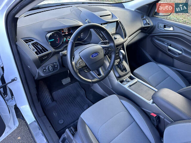 Белый Форд Куга, объемом двигателя 2 л и пробегом 155 тыс. км за 15700 $, фото 33 на Automoto.ua