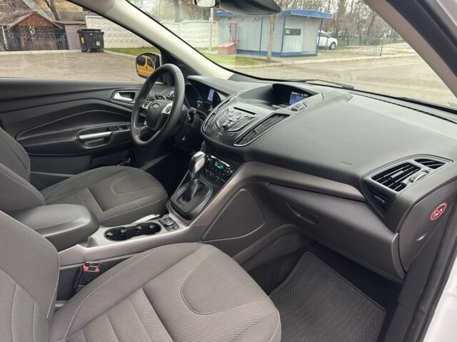 Белый Форд Куга, объемом двигателя 2 л и пробегом 177 тыс. км за 13500 $, фото 7 на Automoto.ua