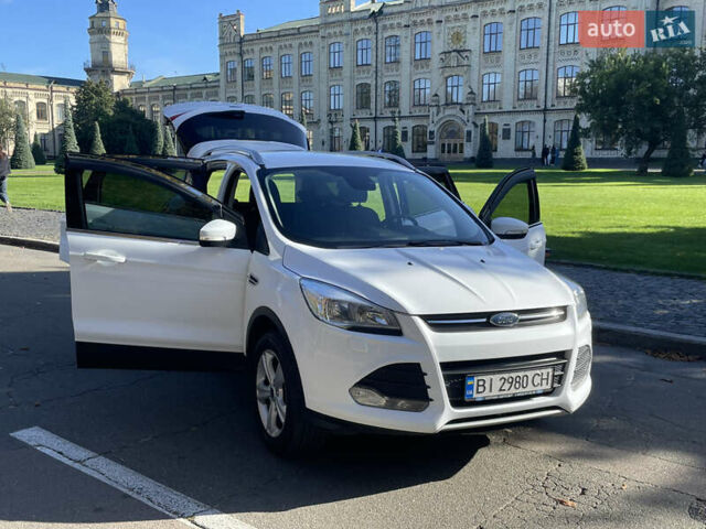 Белый Форд Куга, объемом двигателя 2 л и пробегом 119 тыс. км за 17300 $, фото 3 на Automoto.ua