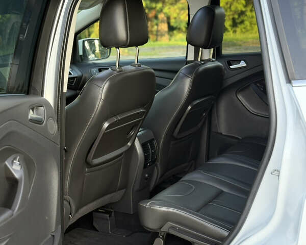 Белый Форд Куга, объемом двигателя 2 л и пробегом 209 тыс. км за 16200 $, фото 82 на Automoto.ua