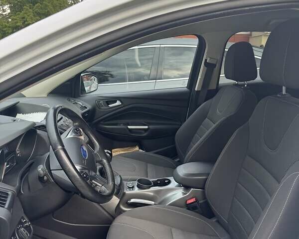 Білий Форд Куга, об'ємом двигуна 2 л та пробігом 86 тис. км за 16500 $, фото 27 на Automoto.ua