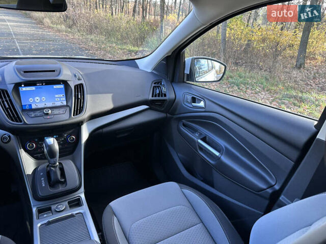 Белый Форд Куга, объемом двигателя 2 л и пробегом 155 тыс. км за 15700 $, фото 47 на Automoto.ua