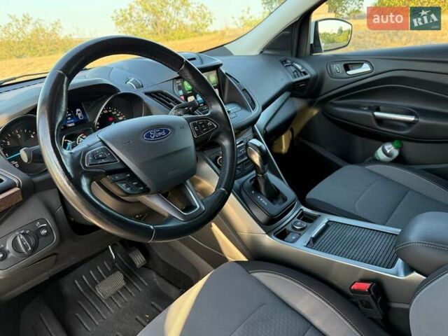 Білий Форд Куга, об'ємом двигуна 2 л та пробігом 98 тис. км за 18500 $, фото 11 на Automoto.ua