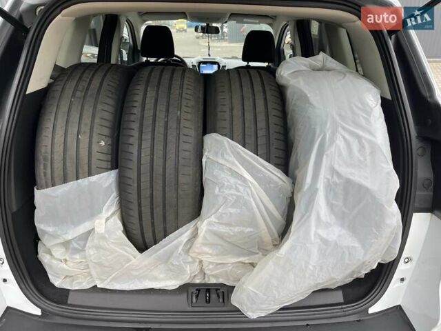 Белый Форд Куга, объемом двигателя 2 л и пробегом 133 тыс. км за 16900 $, фото 22 на Automoto.ua