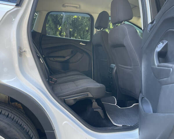 Белый Форд Куга, объемом двигателя 2 л и пробегом 119 тыс. км за 17300 $, фото 44 на Automoto.ua