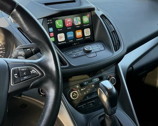 Білий Форд Куга, об'ємом двигуна 2 л та пробігом 98 тис. км за 18500 $, фото 12 на Automoto.ua