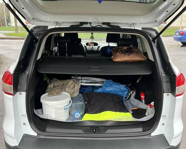 Білий Форд Куга, об'ємом двигуна 2 л та пробігом 64 тис. км за 16800 $, фото 4 на Automoto.ua