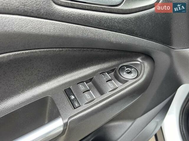 Белый Форд Куга, объемом двигателя 1.5 л и пробегом 205 тыс. км за 12700 $, фото 24 на Automoto.ua