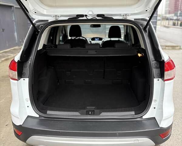 Білий Форд Куга, об'ємом двигуна 2 л та пробігом 291 тис. км за 9950 $, фото 29 на Automoto.ua