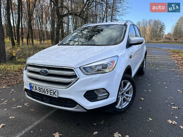 Белый Форд Куга, объемом двигателя 2 л и пробегом 155 тыс. км за 15700 $, фото 1 на Automoto.ua