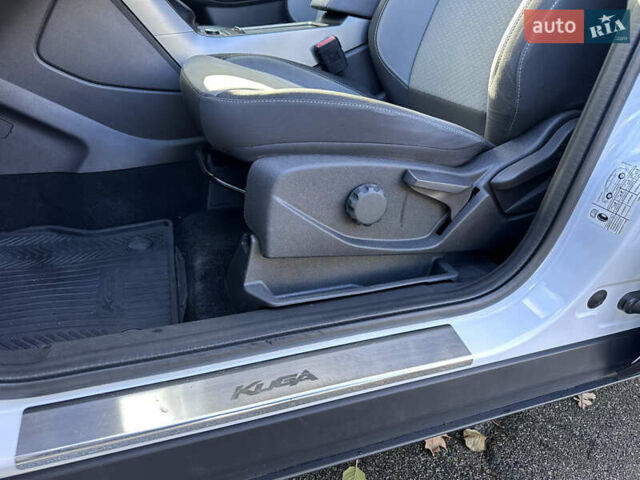 Белый Форд Куга, объемом двигателя 2 л и пробегом 155 тыс. км за 15700 $, фото 52 на Automoto.ua
