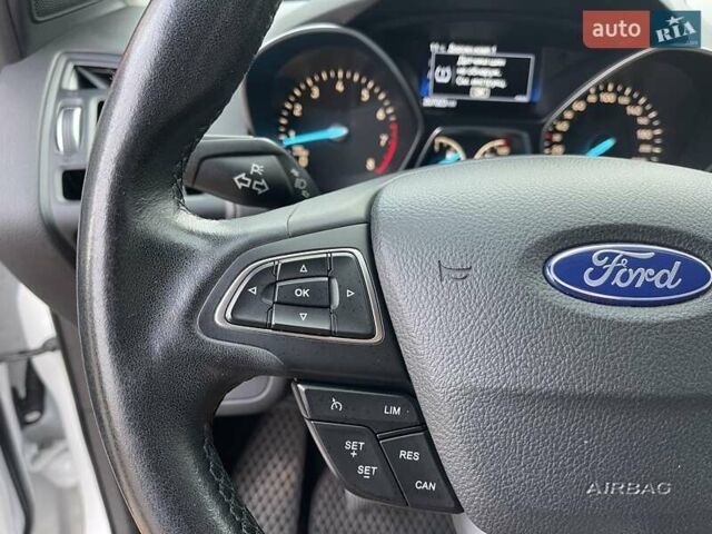 Белый Форд Куга, объемом двигателя 1.5 л и пробегом 205 тыс. км за 12700 $, фото 14 на Automoto.ua