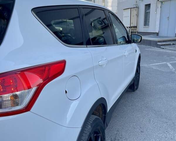Белый Форд Куга, объемом двигателя 2 л и пробегом 197 тыс. км за 16300 $, фото 23 на Automoto.ua