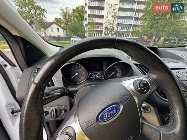 Білий Форд Куга, об'ємом двигуна 2 л та пробігом 86 тис. км за 16500 $, фото 25 на Automoto.ua