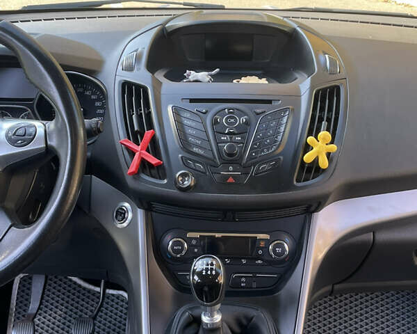 Белый Форд Куга, объемом двигателя 2 л и пробегом 119 тыс. км за 17300 $, фото 17 на Automoto.ua