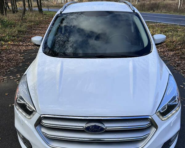 Белый Форд Куга, объемом двигателя 2 л и пробегом 155 тыс. км за 15700 $, фото 4 на Automoto.ua