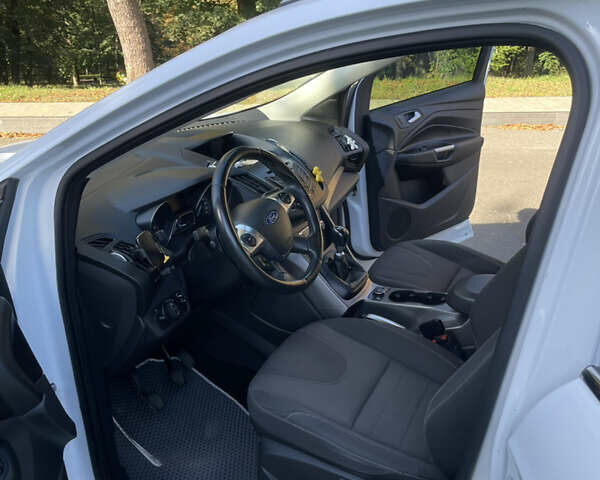 Белый Форд Куга, объемом двигателя 2 л и пробегом 119 тыс. км за 17300 $, фото 16 на Automoto.ua