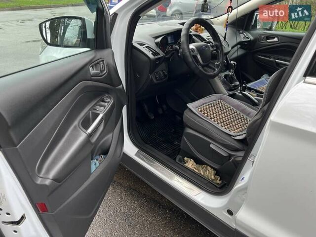 Білий Форд Куга, об'ємом двигуна 2 л та пробігом 64 тис. км за 16800 $, фото 5 на Automoto.ua