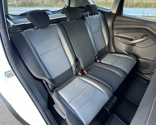 Белый Форд Куга, объемом двигателя 2 л и пробегом 155 тыс. км за 15700 $, фото 61 на Automoto.ua