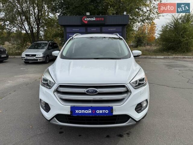 Белый Форд Куга, объемом двигателя 2 л и пробегом 98 тыс. км за 17900 $, фото 1 на Automoto.ua