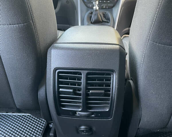 Белый Форд Куга, объемом двигателя 2 л и пробегом 119 тыс. км за 17300 $, фото 33 на Automoto.ua