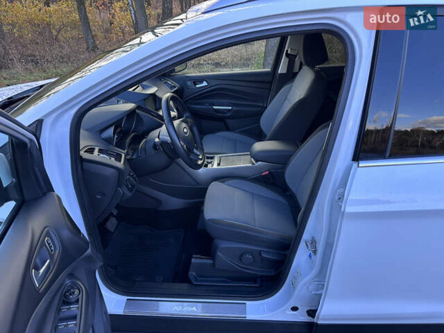 Белый Форд Куга, объемом двигателя 2 л и пробегом 155 тыс. км за 15700 $, фото 32 на Automoto.ua