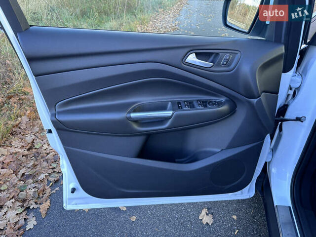 Белый Форд Куга, объемом двигателя 2 л и пробегом 155 тыс. км за 15700 $, фото 30 на Automoto.ua