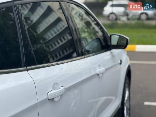Білий Форд Куга, об'ємом двигуна 2 л та пробігом 86 тис. км за 16500 $, фото 20 на Automoto.ua