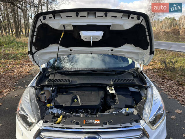 Белый Форд Куга, объемом двигателя 2 л и пробегом 155 тыс. км за 15700 $, фото 69 на Automoto.ua