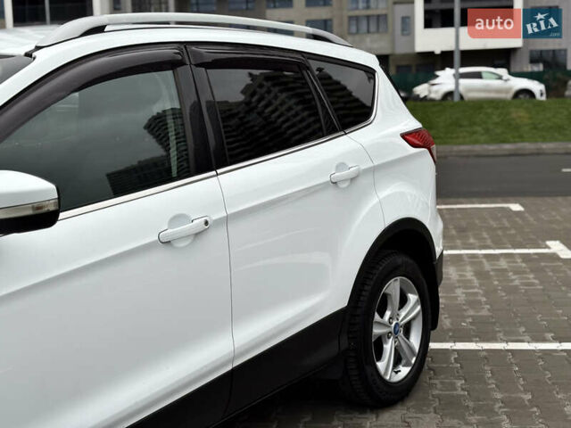 Белый Форд Куга, объемом двигателя 2 л и пробегом 210 тыс. км за 12650 $, фото 27 на Automoto.ua