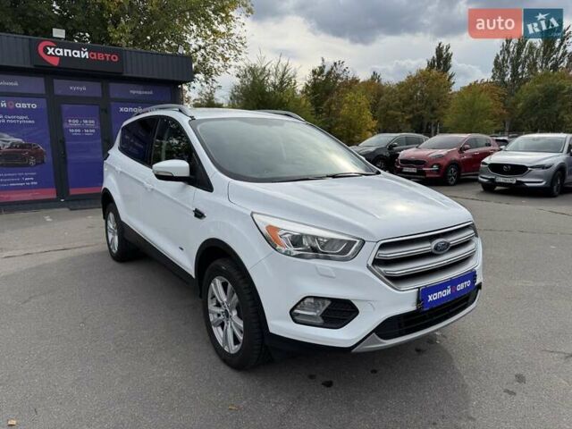 Белый Форд Куга, объемом двигателя 2 л и пробегом 98 тыс. км за 17900 $, фото 2 на Automoto.ua