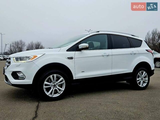 Белый Форд Куга, объемом двигателя 2 л и пробегом 98 тыс. км за 15900 $, фото 4 на Automoto.ua