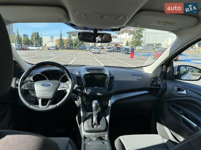 Белый Форд Куга, объемом двигателя 2 л и пробегом 155 тыс. км за 16300 $, фото 31 на Automoto.ua