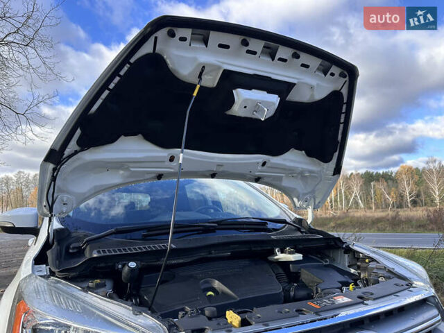 Белый Форд Куга, объемом двигателя 2 л и пробегом 155 тыс. км за 15700 $, фото 71 на Automoto.ua